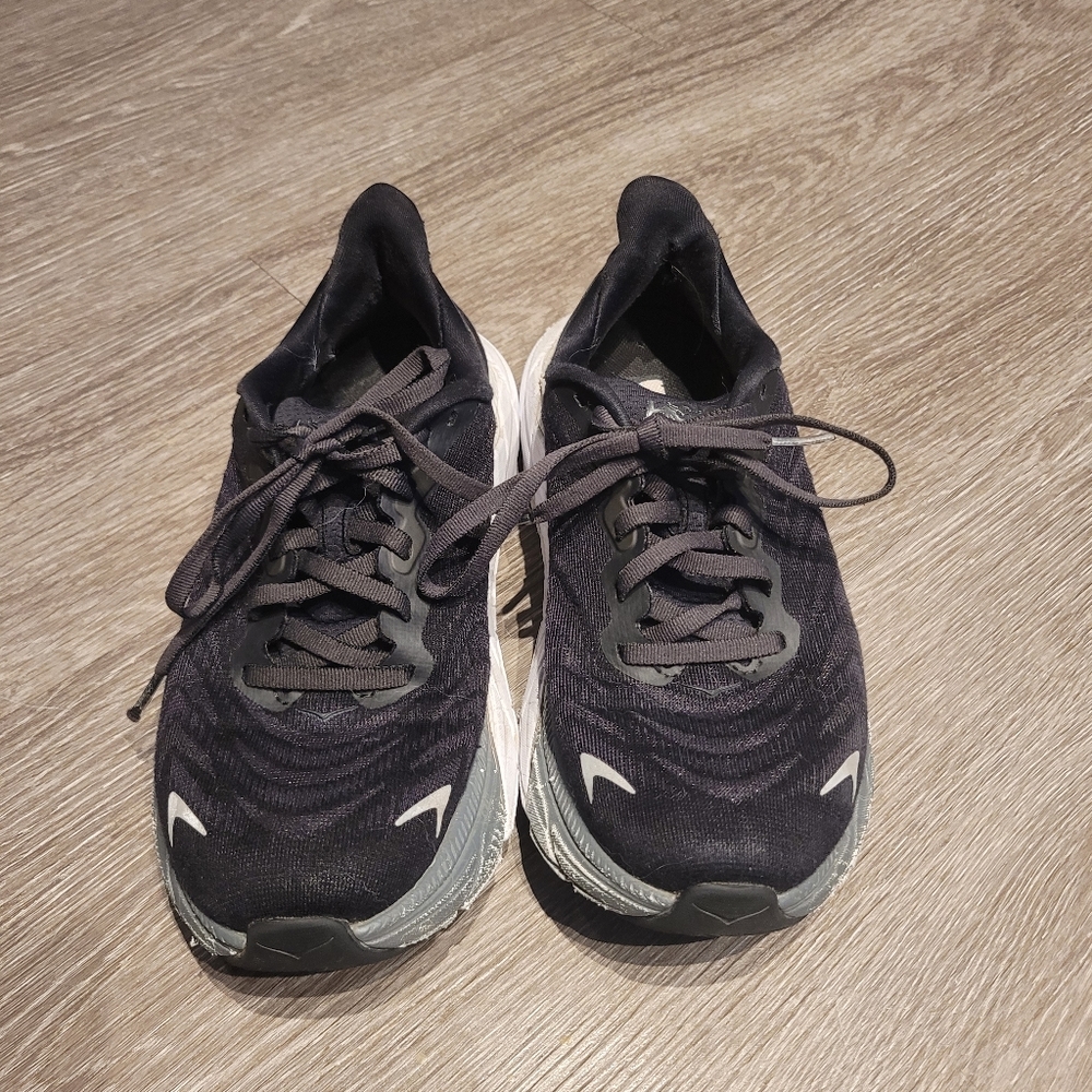 HOKA Arahi 6